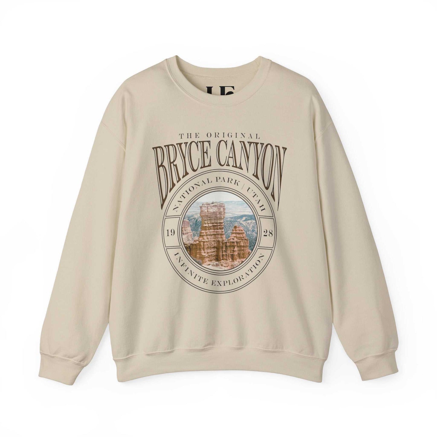 Bryce Canyon SweatshirtA classic Bryce Canyon sweatshirt featuring the the famous hoodoo landscapes. 
Details:
- Medium-heavy fabric for staying cozy - sizing is unisex - Go up two sizes f